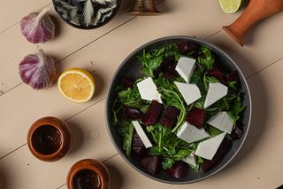 Салат со свеклой и крем-чиз (300гр)