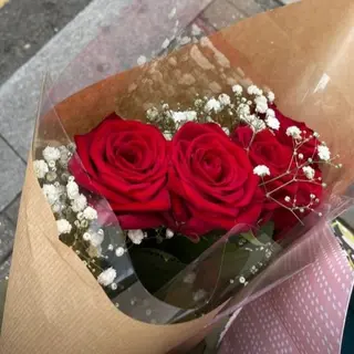 წითელი  ვარდები
