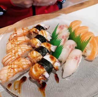32. Nigiri mix 4 pezzi