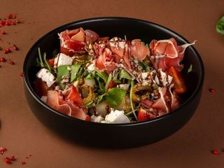 Теплий салат з прошуто (250g)