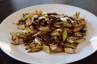 Teletina sa prazilukom sečenim na romboide