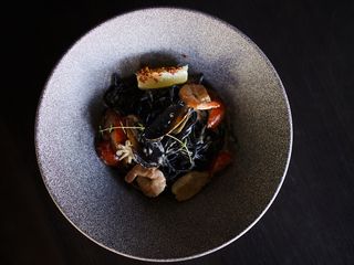 Спагеті NERO з морепродуктами (400г)