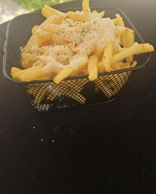 Pomfrit s parmezanom