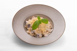 Фетучини с курицей и грибами (300гр)