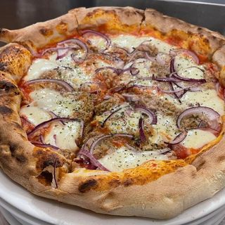 Pizza De Atún Y Cebolla (28 Cm. A 30 Cm. Aprox.)