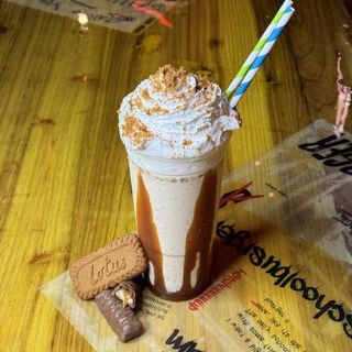 Batido de Twix & Lottus School (600ml)