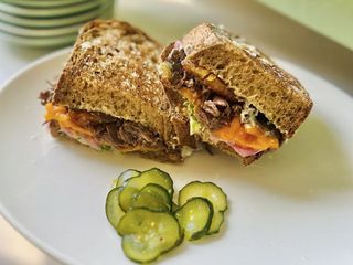 Сендвіч з ростбіфом та трюфельним соусом (400g)