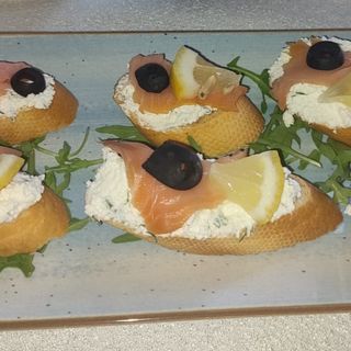 Bruschete somon fumme