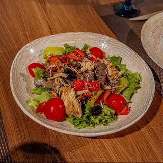 თბილი სალათი