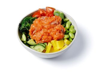 Poke Bowl z tatarem z łososia (400g)