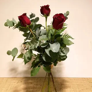 Tres Rosas Rojas