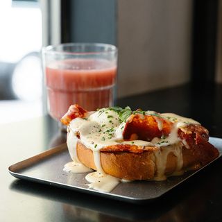 Tosta Benedictine salmón