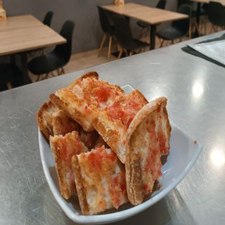 Pà De Coca Amb Tomàquet I Oli