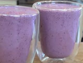 Смути    ягоди, банан, боровинка                               400 мл