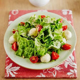 სალათი გებჟალიას ბურთებით