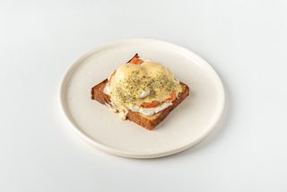 Бенедикт с лососем