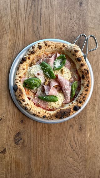 Піца з мортаделою (450г)