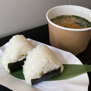 Zupa Miso + 2 x onigiri do wyboru