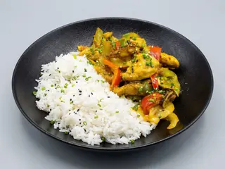 Curry al estilo thai de verduras de temporada
