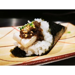 86. Temaki Pez Mantequilla Con Trufa (1 Pza.)