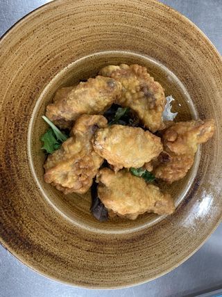 Alitas de pollo fritas (6 uds.)