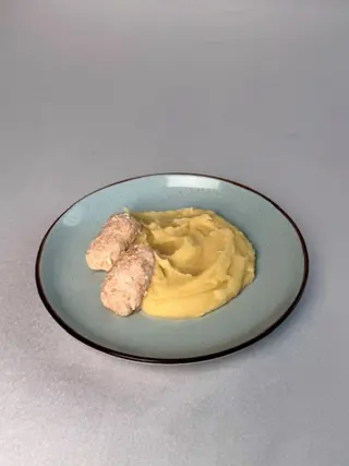 Картопляне пюре з рибною котлетою