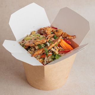 Wok pirinač sa piletinom