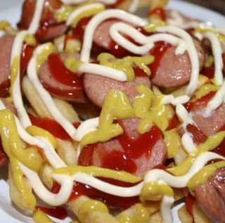 Ración de salchipapas