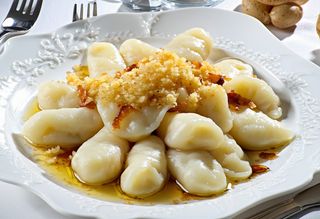 Kopytka z sosem pieczarkowym