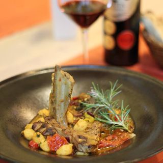 Pirjana janjetina sa njokama 0,300 kg