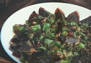 Peperoncini con uovo nero