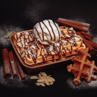 ბანანით და ნაყინით კოფეინის ბელგიური ვაფლი