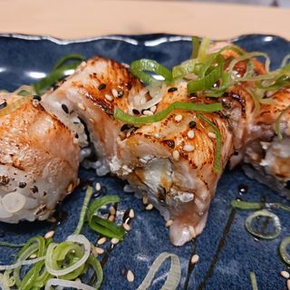 Uramaki De Salmón Y Queso Flameado (8 Pzs.)