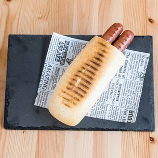 Хот Дог двоен със сос по избор