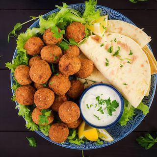 Kebab Vegetal Con Falafel