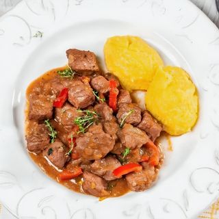 Tochitura munteneasca cu mamaliguta