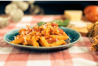 Pasta tomate e albahaca da 200 grammi più bibita 