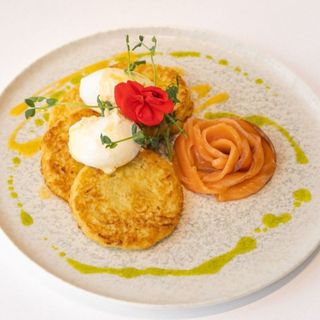 Хэшбраун с яйцом пашот 