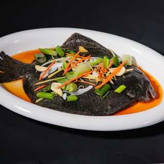 Rombo scottato con cipollotti