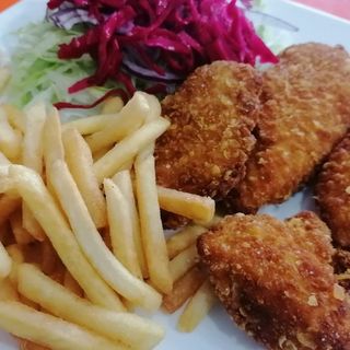 Pollo Crujiente Con Patatas Fritas