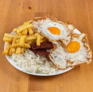 Huevos Fritos Con Chorizo