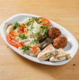 Falafel con warakinab y hummus