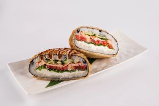 Суши бургер с креветками