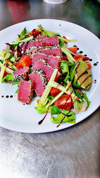 Albastrul marii - steak de ton rosu si salsa cu edamame