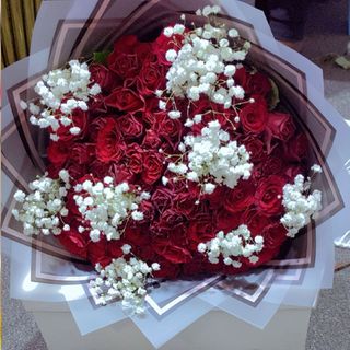 Red Baby’S Breath Handbouquet of 4 batches of 10 stems each