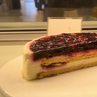Wild Berry Slice Cake
