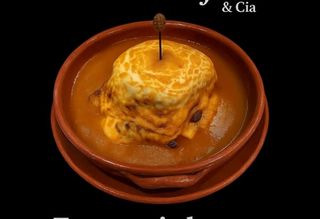 Francesinha no Bolo de Caco com Batata Frita