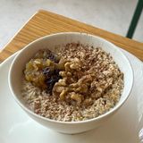 Porridge con chutney de manzana