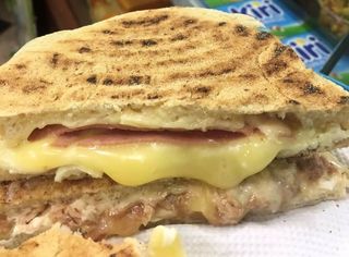 Sándwich Vache Quirit Y Pimiento Rojo