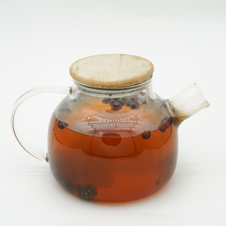 Чай с вареньем из шишек 